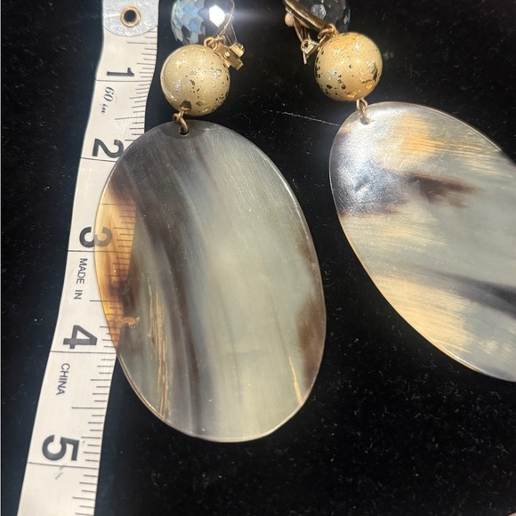 Jumbo Size Elegant Gold and Black Earrings - Picture 2 of 3